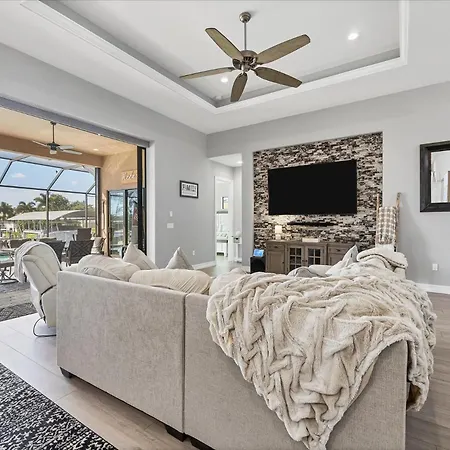 4286 Harbor Villa